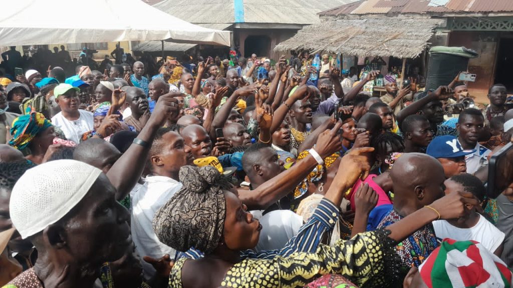LADO Movement volunteers and community members